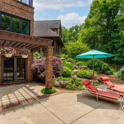 walk out to pool deck